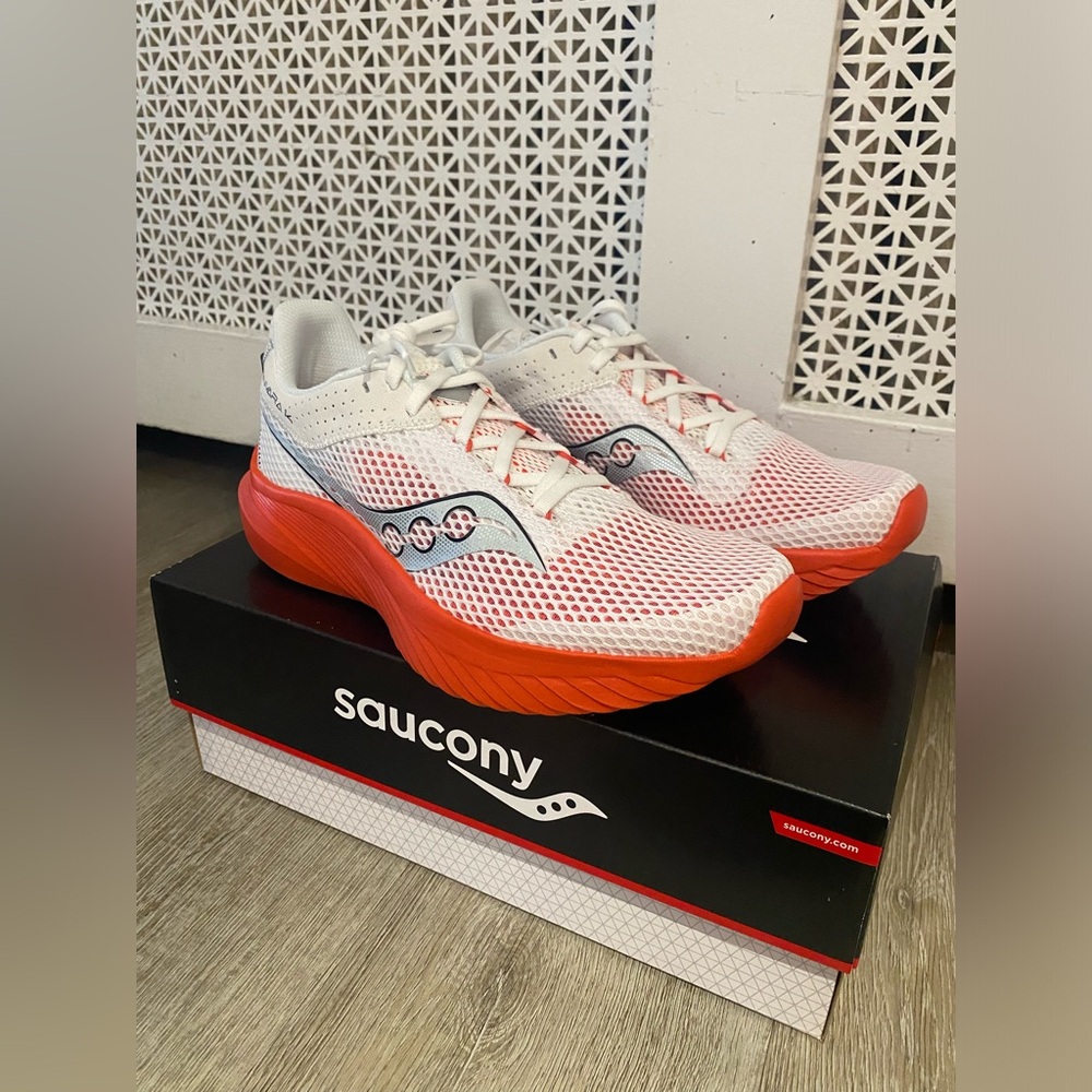 Saucony Kinvara 14 men’s running shoe (size 9)